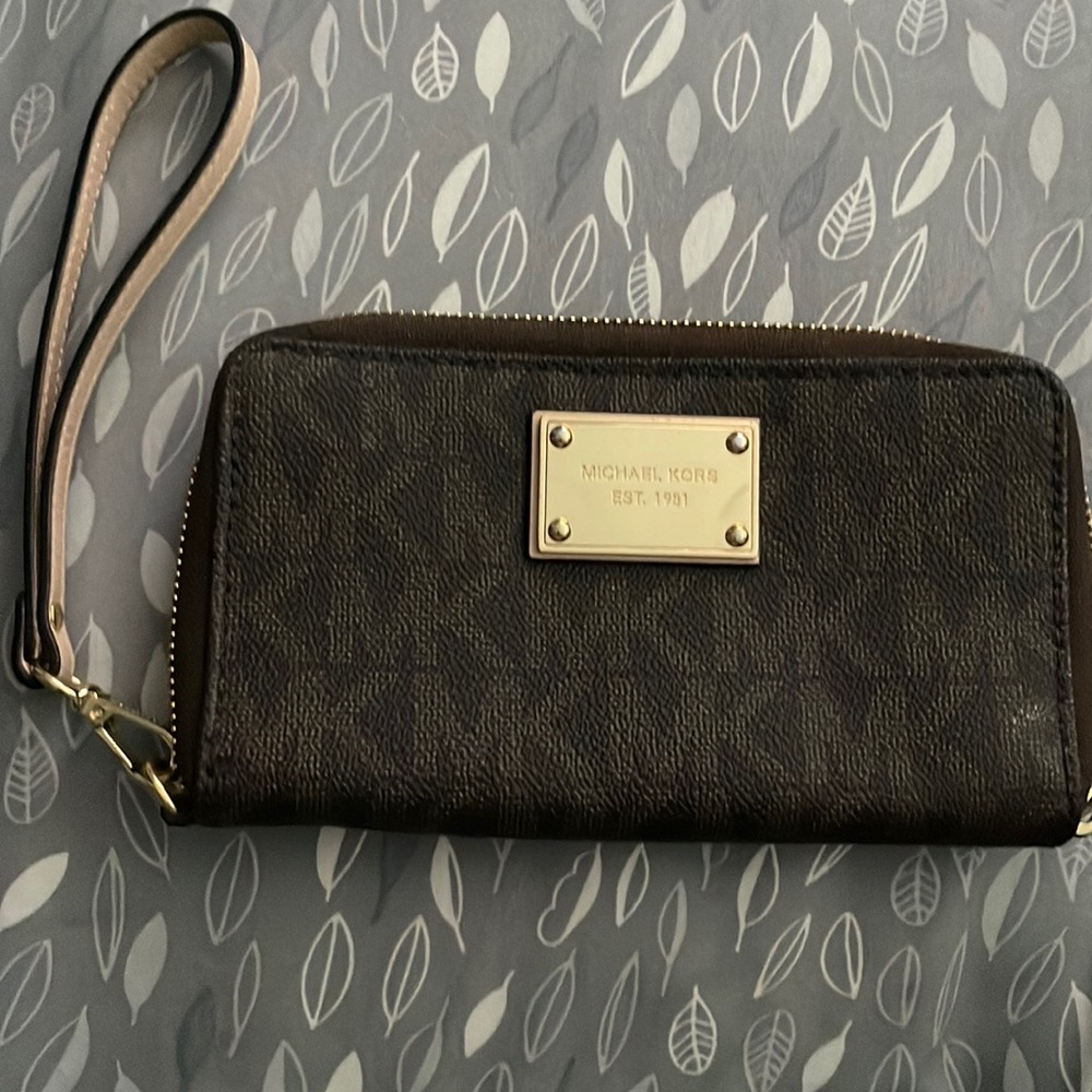 Michael Kors Wristlet
